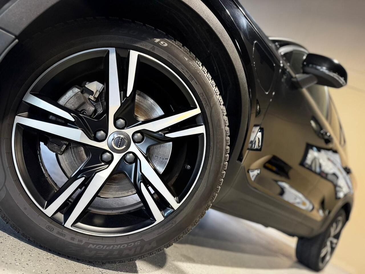 Volvo XC40 1.5 T5 Twin Engine R-Design |Camera |Suede