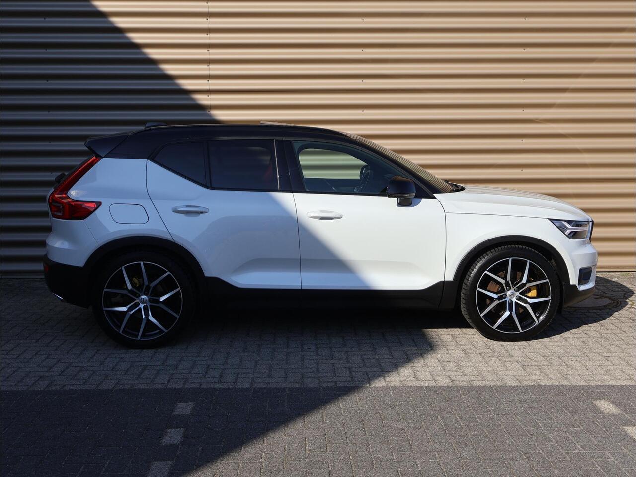 Volvo XC40 T5 Recharge R-Design | 21" Polestar velgen | 360 Camera | Panoramadak