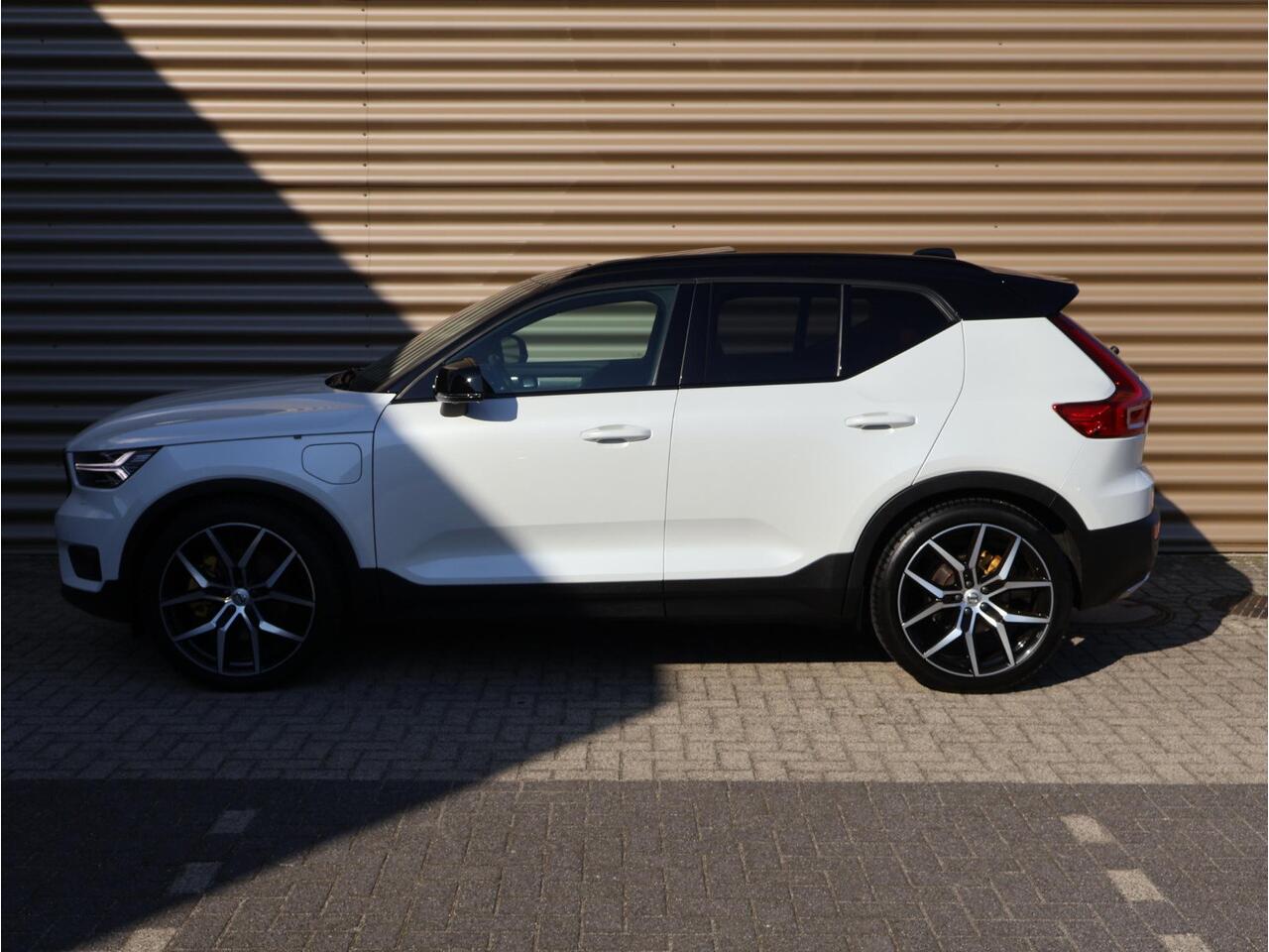 Volvo XC40 T5 Recharge R-Design | 21" Polestar velgen | 360 Camera | Panoramadak