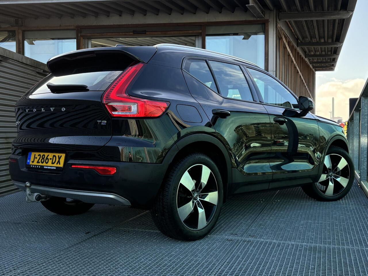 Volvo XC40 1.5 T2 Business Pro / Trekhaak / Pano. dak / ACC / Keyless / Carplay / Android Auto / Stoel+stuur verwarming / Camera achter /