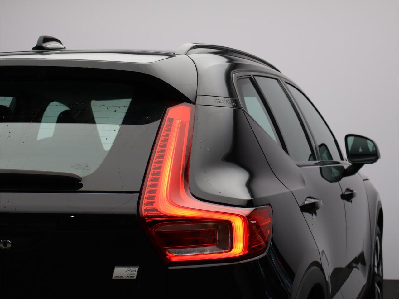 Volvo XC40 Recharge P8 AWD R-Design / Trekhaak / 360 camera / Stoel+stuur+voorruitverwarming