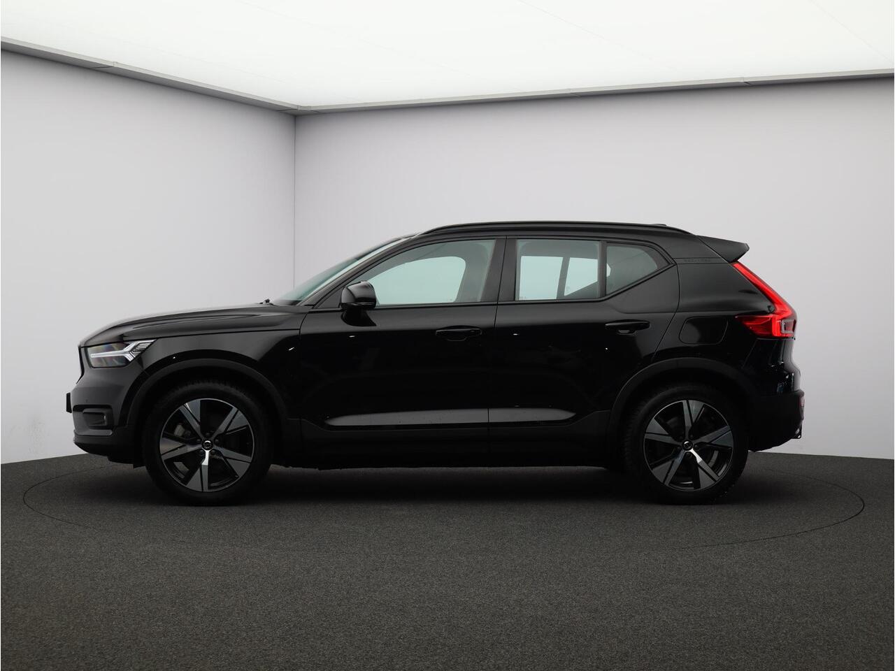 Volvo XC40 Recharge P8 AWD R-Design / Trekhaak / 360 camera / Stoel+stuur+voorruitverwarming