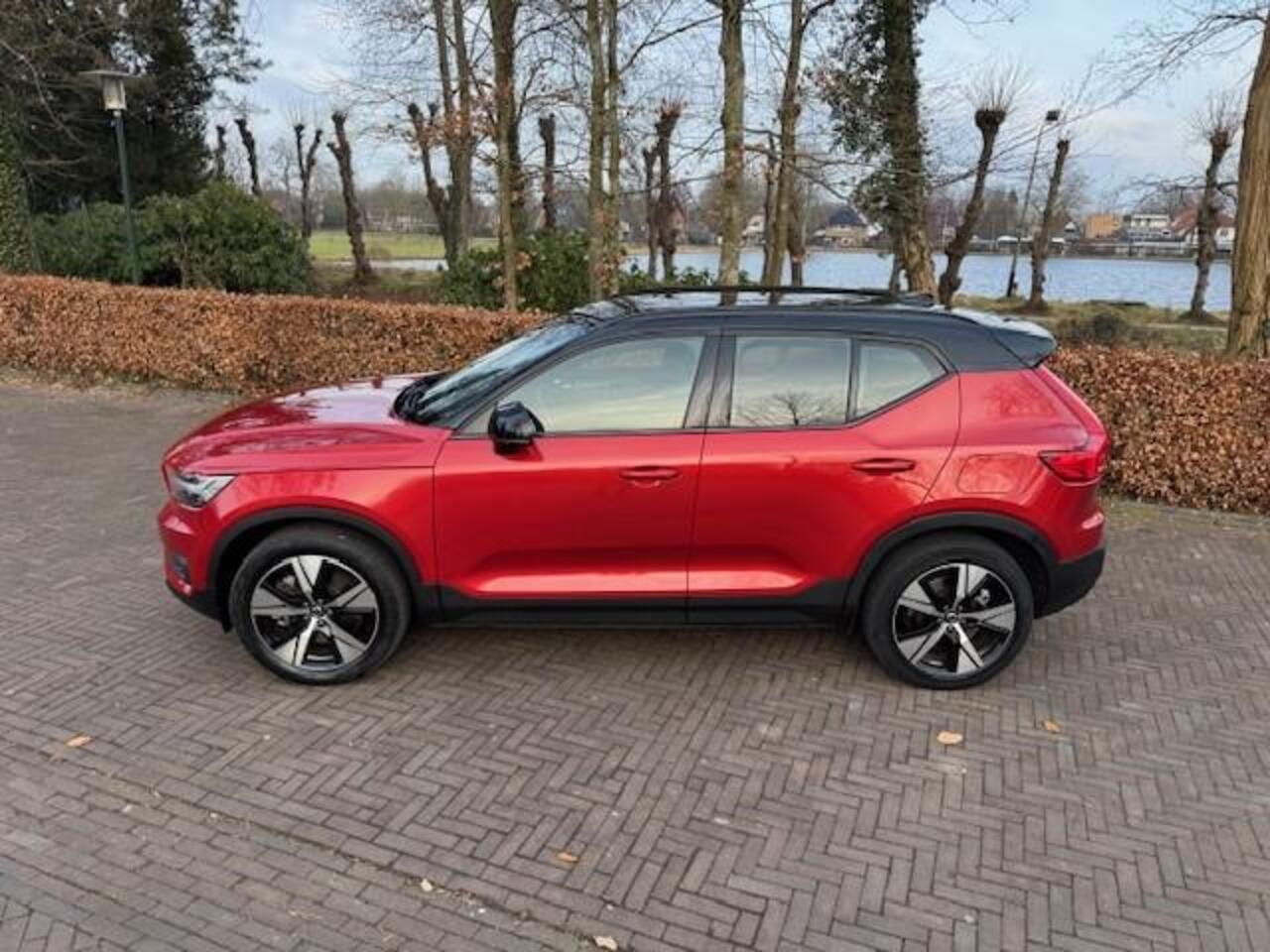 Volvo XC40 Recharge P8 AWD R-design SOH 92,4%/Trekhaak/Acarplay/Camera/Fabrieksgarantie