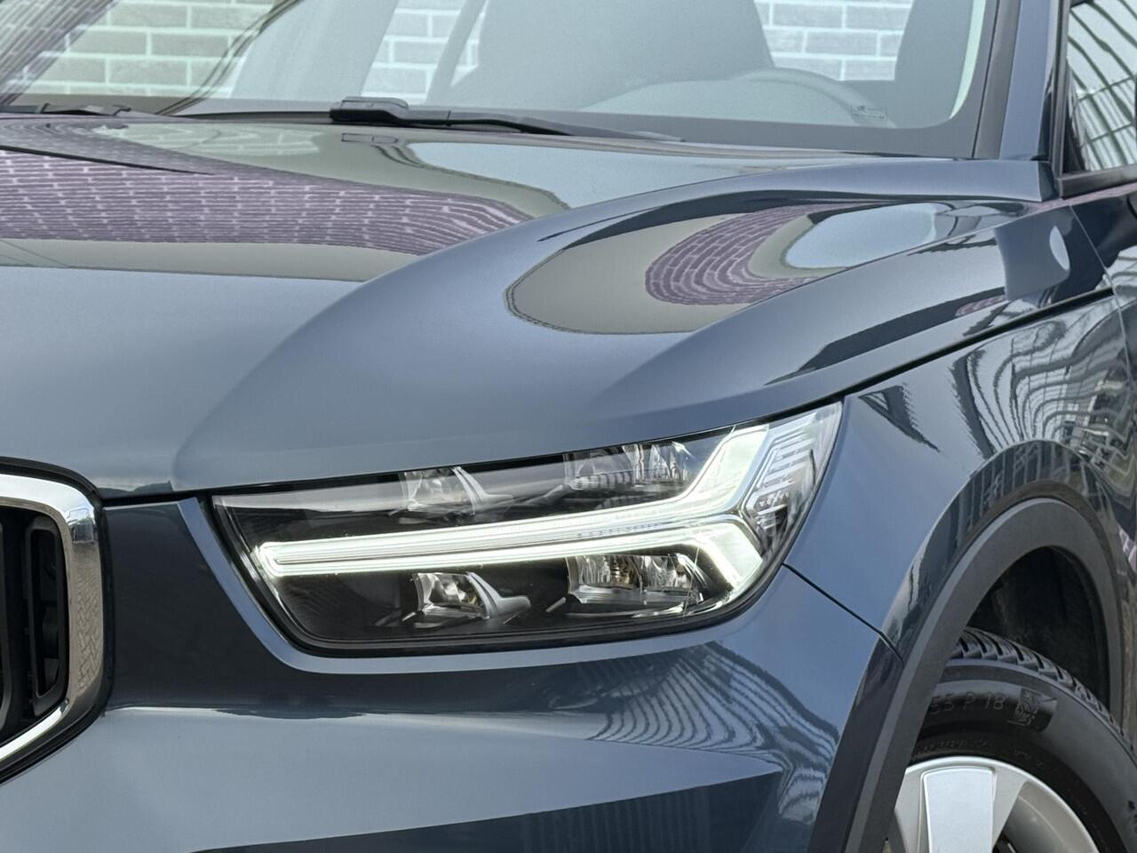 Volvo XC40 2.0 B4 Business Pro LED | verwarmde voorstoelen | Stuurwiel verwarming | lederen bekleding | 360 graden camera | elektrische achter klep | Adaptieve cruise control | Volvo On Call | All Season banden |