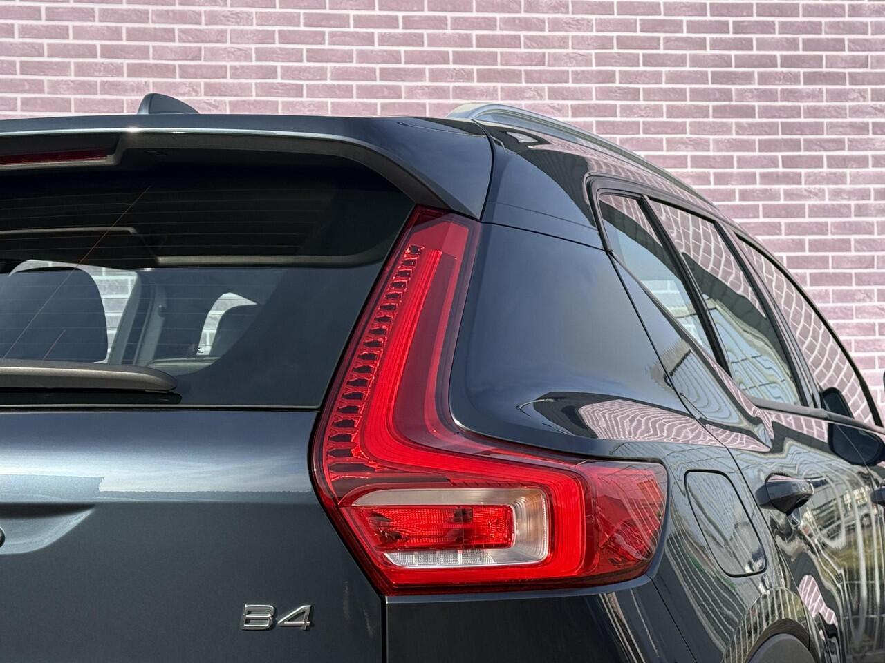 Volvo XC40 2.0 B4 Business Pro LED | verwarmde voorstoelen | Stuurwiel verwarming | lederen bekleding | 360 graden camera | elektrische achter klep | Adaptieve cruise control | Volvo On Call | All Season banden |