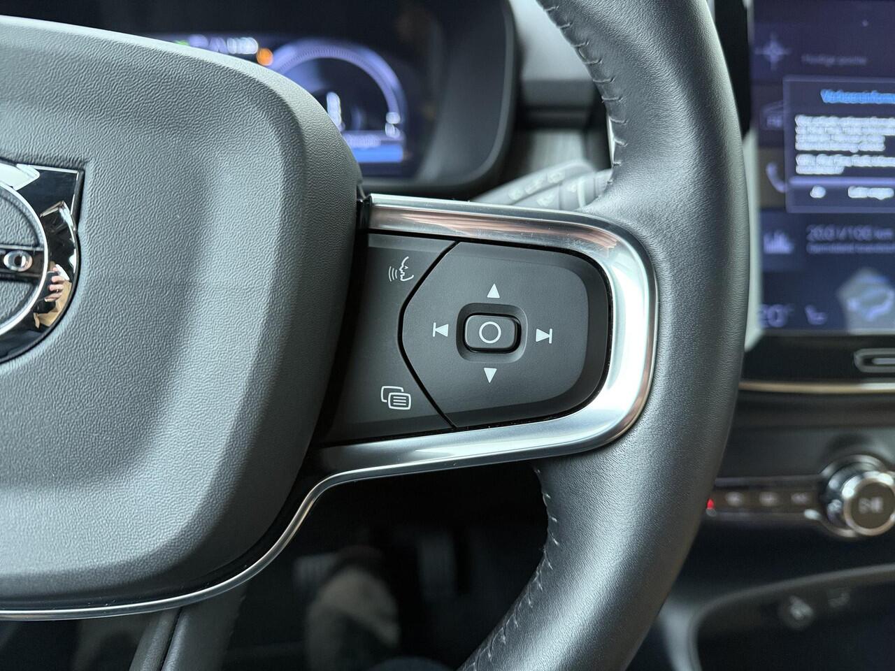 Volvo XC40 1.5 T5 Recharge Inscription | 262 PK | Automaat | Panoramadak | Verwarmde voorstoelen | Led verlichting | Dode hoek detectie |