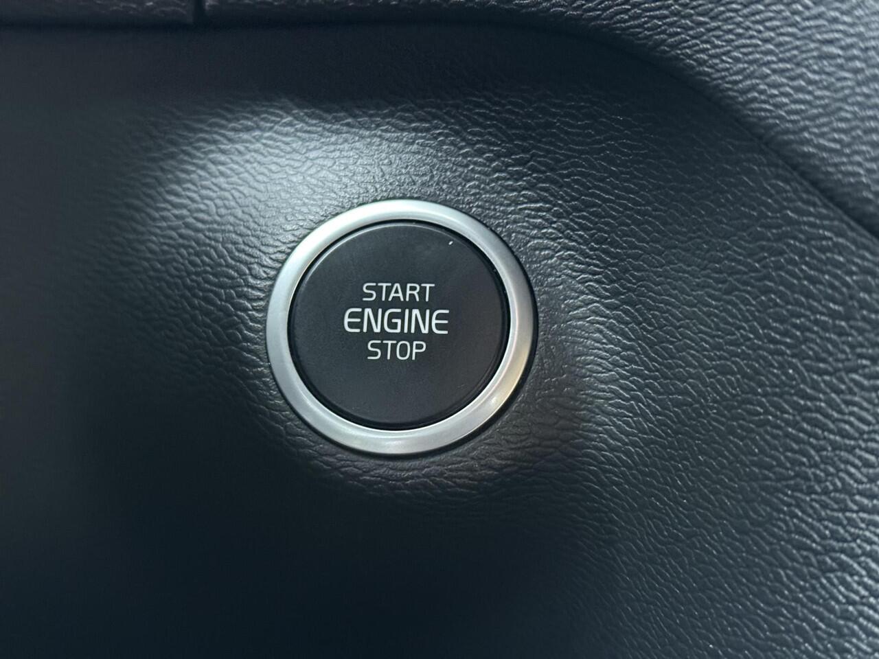 Volvo XC40 1.5 T5 Recharge Inscription | 262 PK | Automaat | Panoramadak | Verwarmde voorstoelen | Led verlichting | Dode hoek detectie |