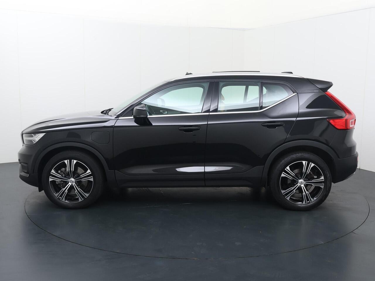 Volvo XC40 1.5 T5 Recharge Inscription | 262 PK | Automaat | Panoramadak | Verwarmde voorstoelen | Led verlichting | Dode hoek detectie |