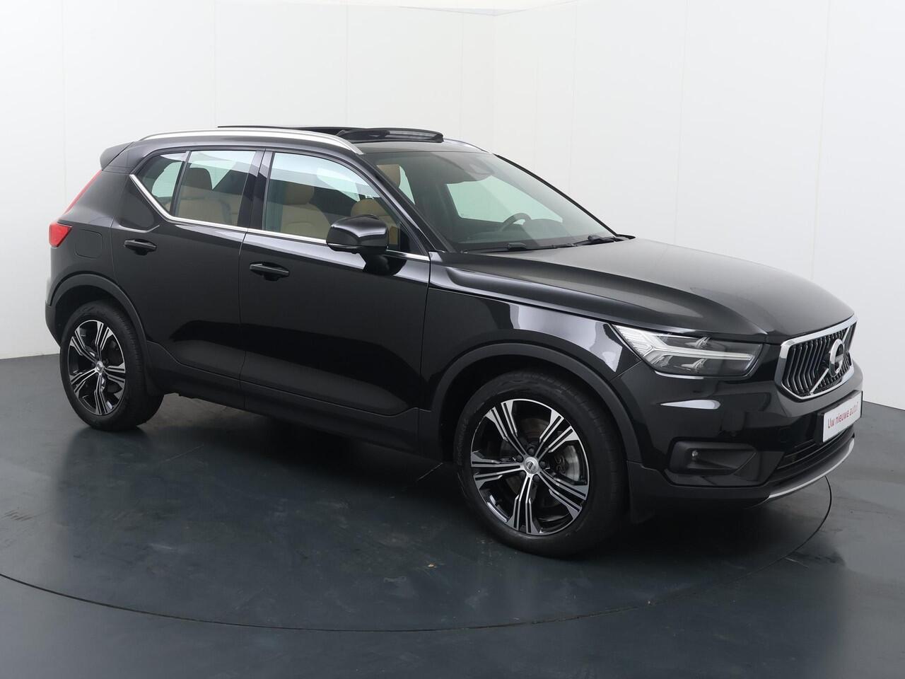 Volvo XC40 1.5 T5 Recharge Inscription | 262 PK | Automaat | Panoramadak | Verwarmde voorstoelen | Led verlichting | Dode hoek detectie |