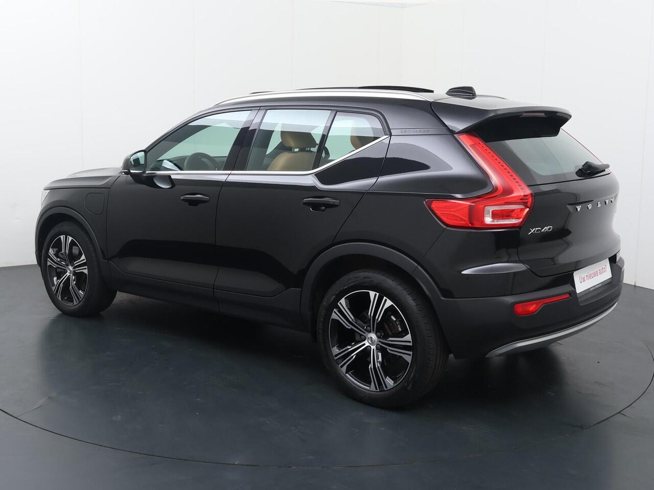 Volvo XC40 1.5 T5 Recharge Inscription | 262 PK | Automaat | Panoramadak | Verwarmde voorstoelen | Led verlichting | Dode hoek detectie |