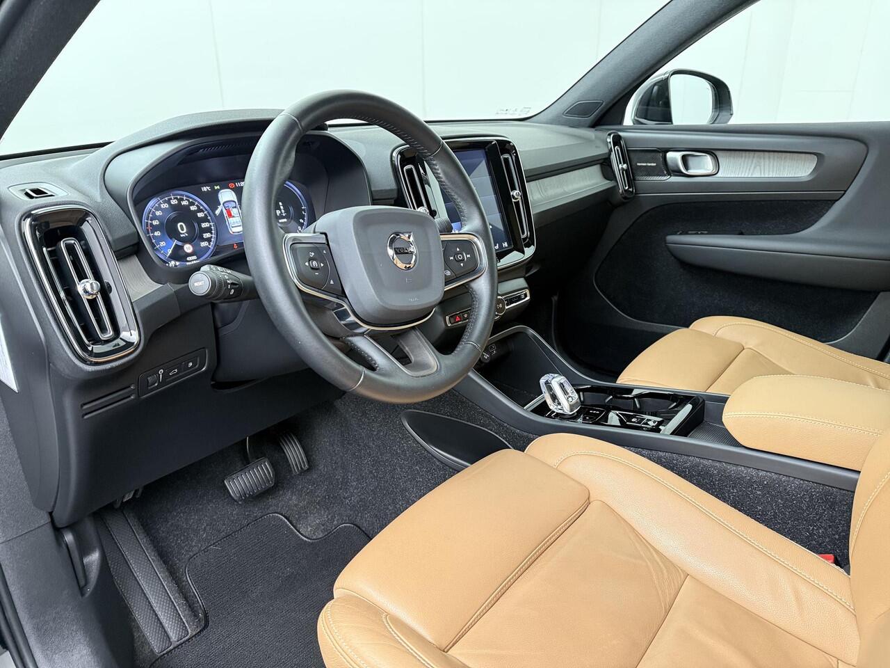 Volvo XC40 1.5 T5 Recharge Inscription | 262 PK | Automaat | Panoramadak | Verwarmde voorstoelen | Led verlichting | Dode hoek detectie |