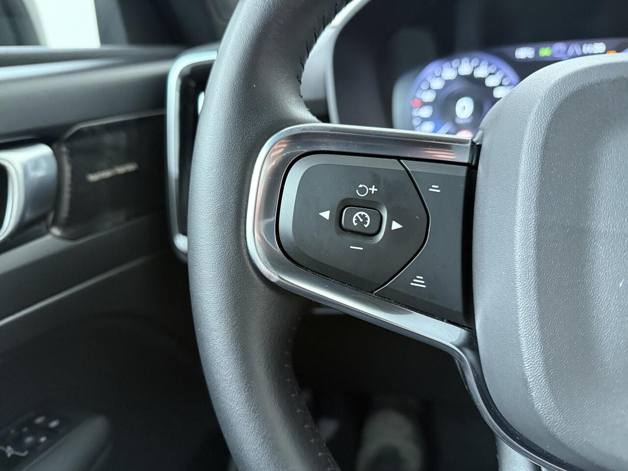 Volvo XC40 1.5 T5 Recharge Inscription | 262 PK | Automaat | Panoramadak | Verwarmde voorstoelen | Led verlichting | Dode hoek detectie |