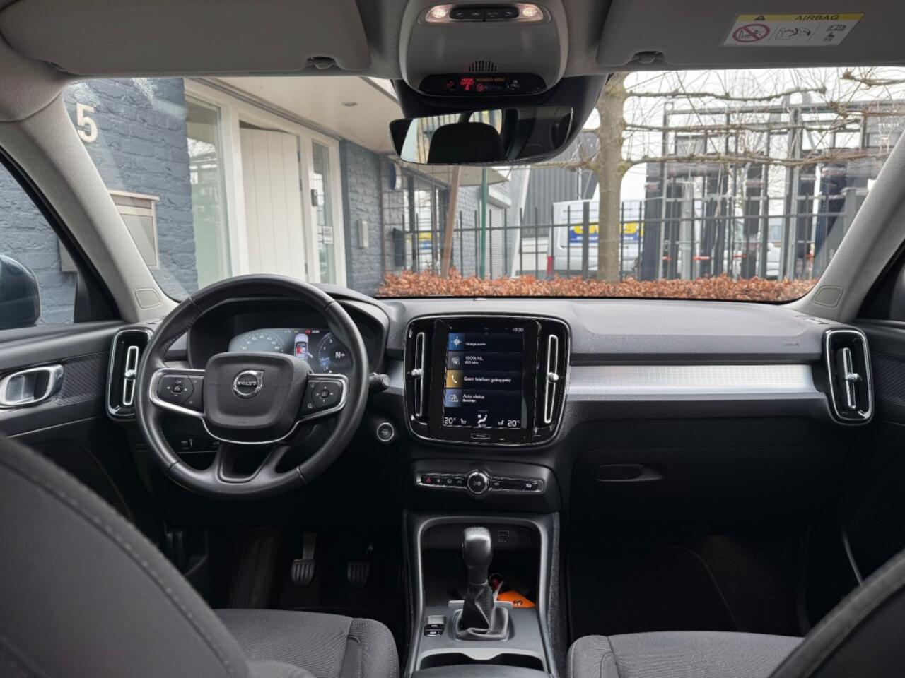 Volvo XC40 1.5 T3 Momentum Pro 163pk + Camera. + Chroom+ Led + Navi + 18inch Lmv - 12/2020