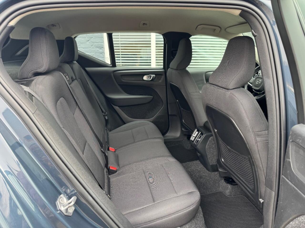 Volvo XC40 1.5 T3 Momentum Pro 163pk + Camera. + Chroom+ Led + Navi + 18inch Lmv - 12/2020