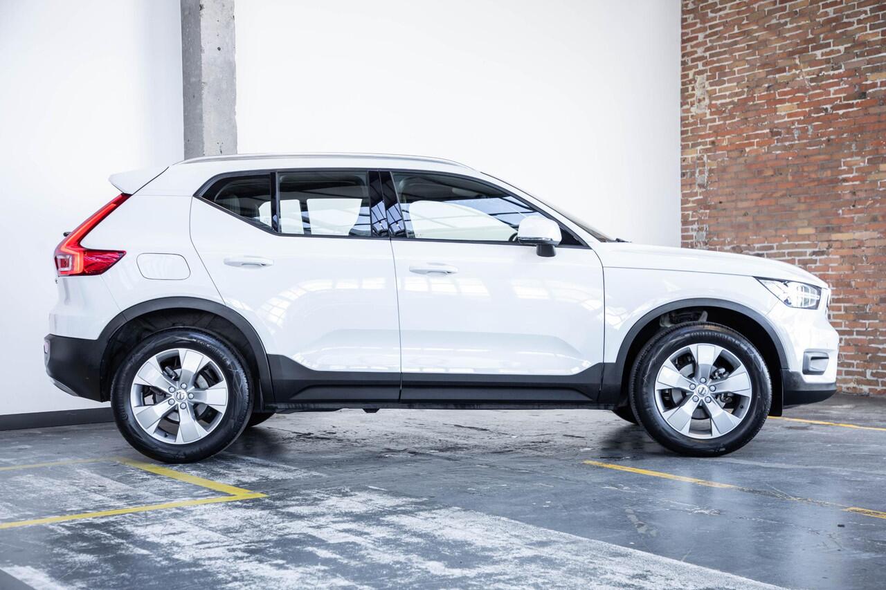 Volvo XC40 T2 Automaat Business Pro | Adaptive Cruise Control | Blind Spot | Keyless Entry | Park Assist voor en achter | Parkeercamera | DAB