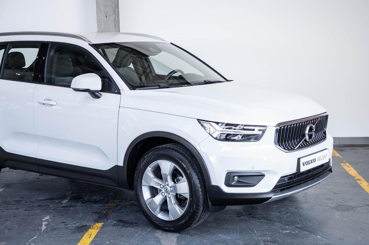 Volvo XC40 T2 Automaat Business Pro | Adaptive Cruise Control | Blind Spot | Keyless Entry | Park Assist voor en achter | Parkeercamera | DAB