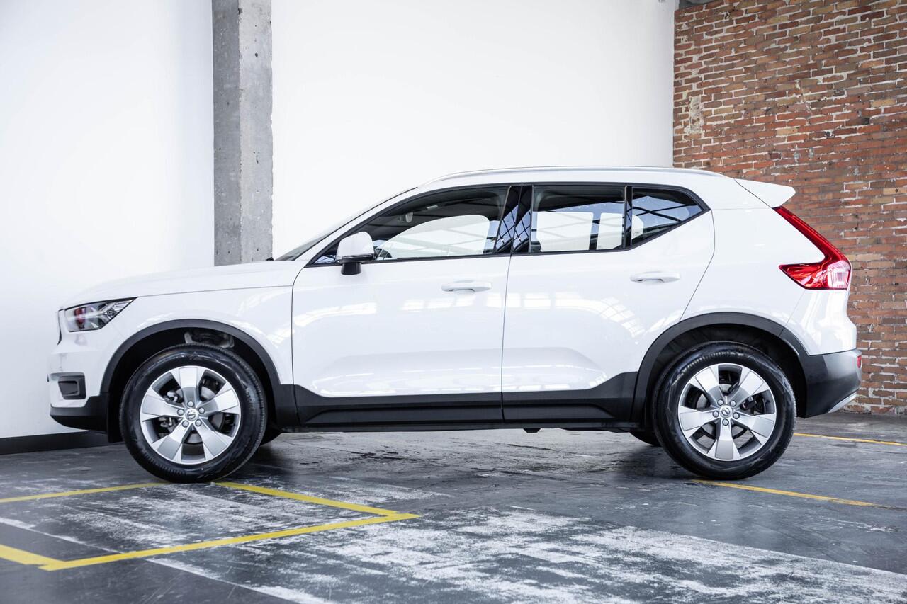 Volvo XC40 T2 Automaat Business Pro | Adaptive Cruise Control | Blind Spot | Keyless Entry | Park Assist voor en achter | Parkeercamera | DAB