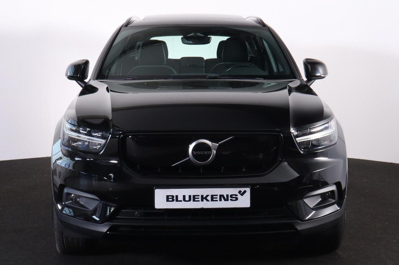 Volvo XC40 Recharge P8 AWD R-Design - Panorama/schuifdak - IntelliSafe Assist & Surround - Parkeercamera achter - Verwarmde voorstoelen, stuur & achterbank - Parkeersensoren voor & achter - Draadloze tel. lader - Warmtepomp - 19' LMV