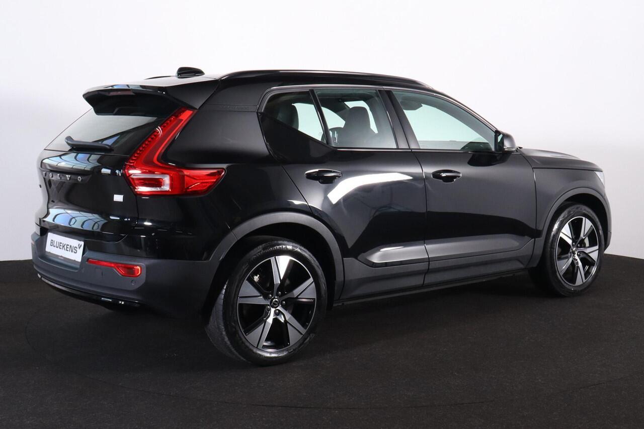 Volvo XC40 Recharge P8 AWD R-Design - Panorama/schuifdak - IntelliSafe Assist & Surround - Parkeercamera achter - Verwarmde voorstoelen, stuur & achterbank - Parkeersensoren voor & achter - Draadloze tel. lader - Warmtepomp - 19' LMV