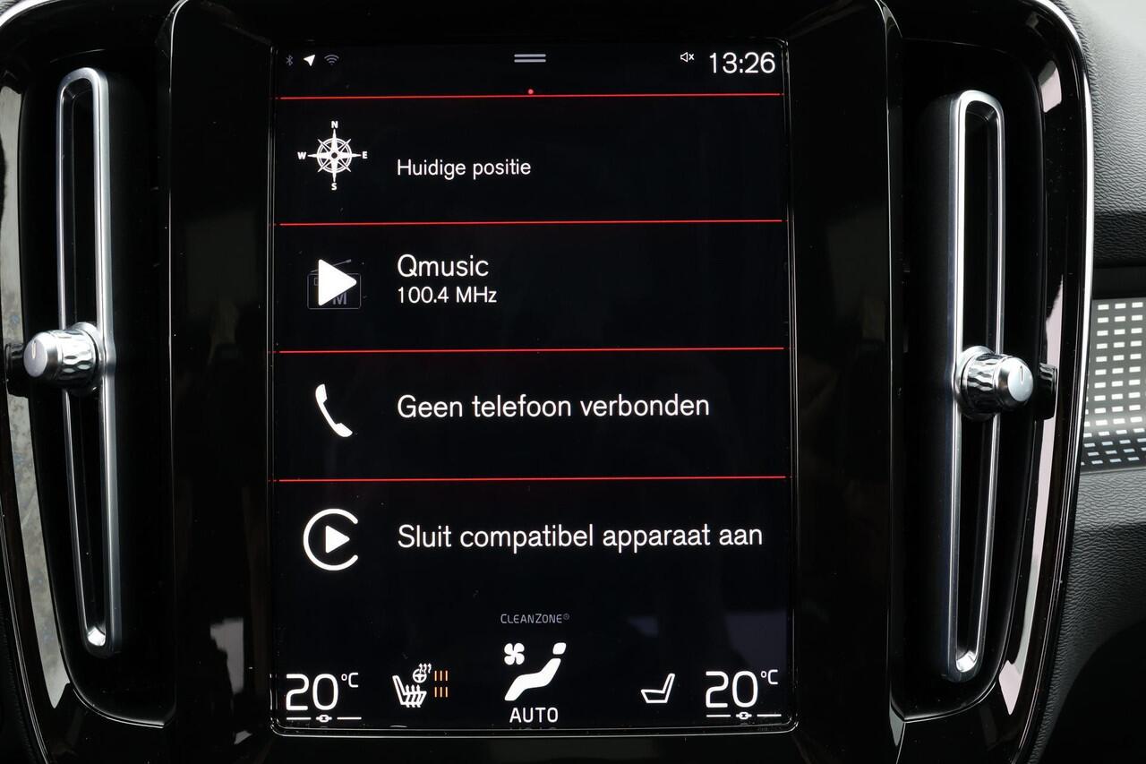 Volvo XC40 B4 R-Design - IntelliSafe Assist & Surround - Camera achter - Parkeerverwarming - Verwarmde voorstoelen, achterbank & stuur - Parkeersensoren voor & achter - Extra getint glas -