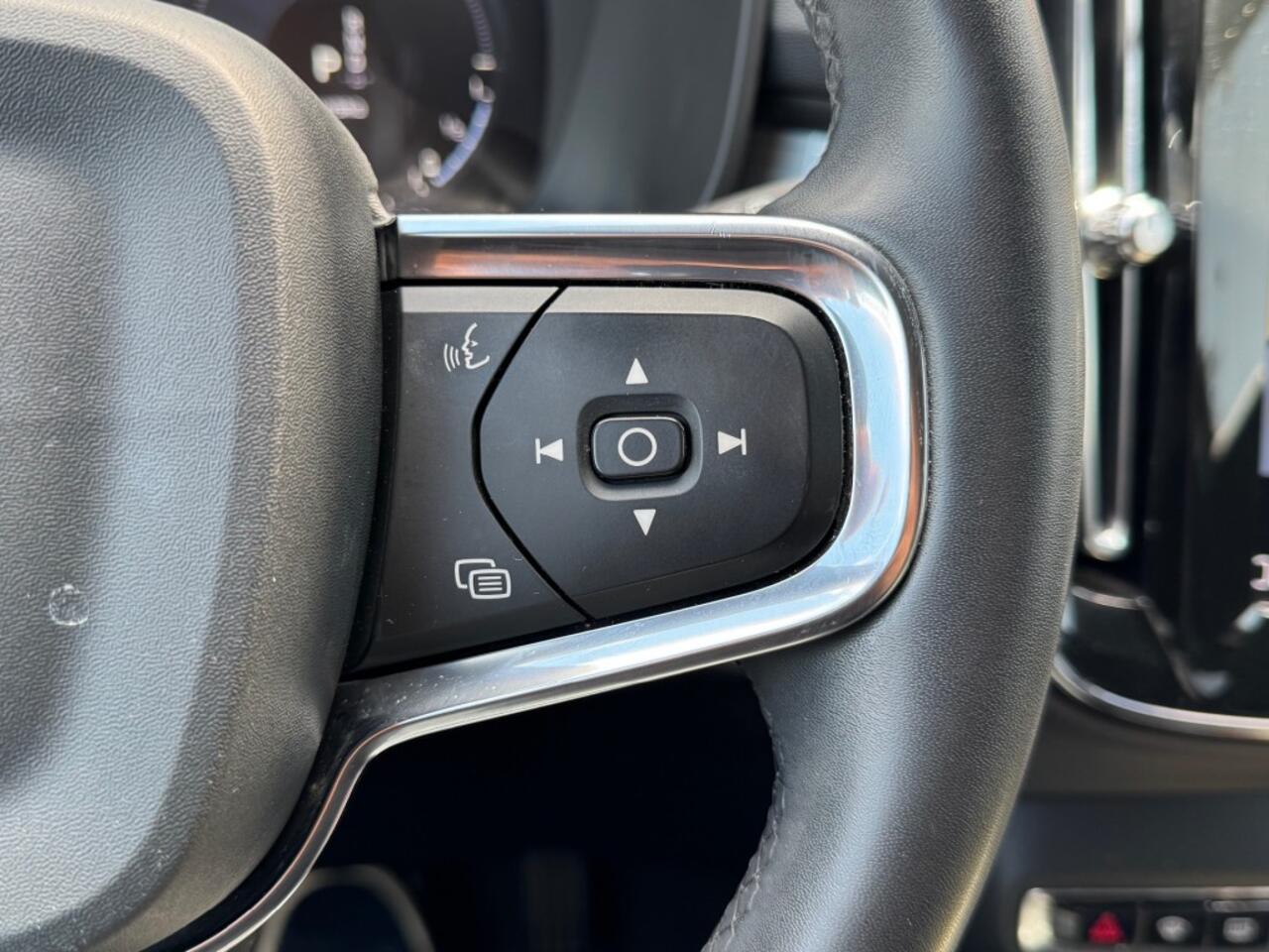 Volvo XC40 1.5 T5 Recharge Inscription - camera - navi - elec achterklep
