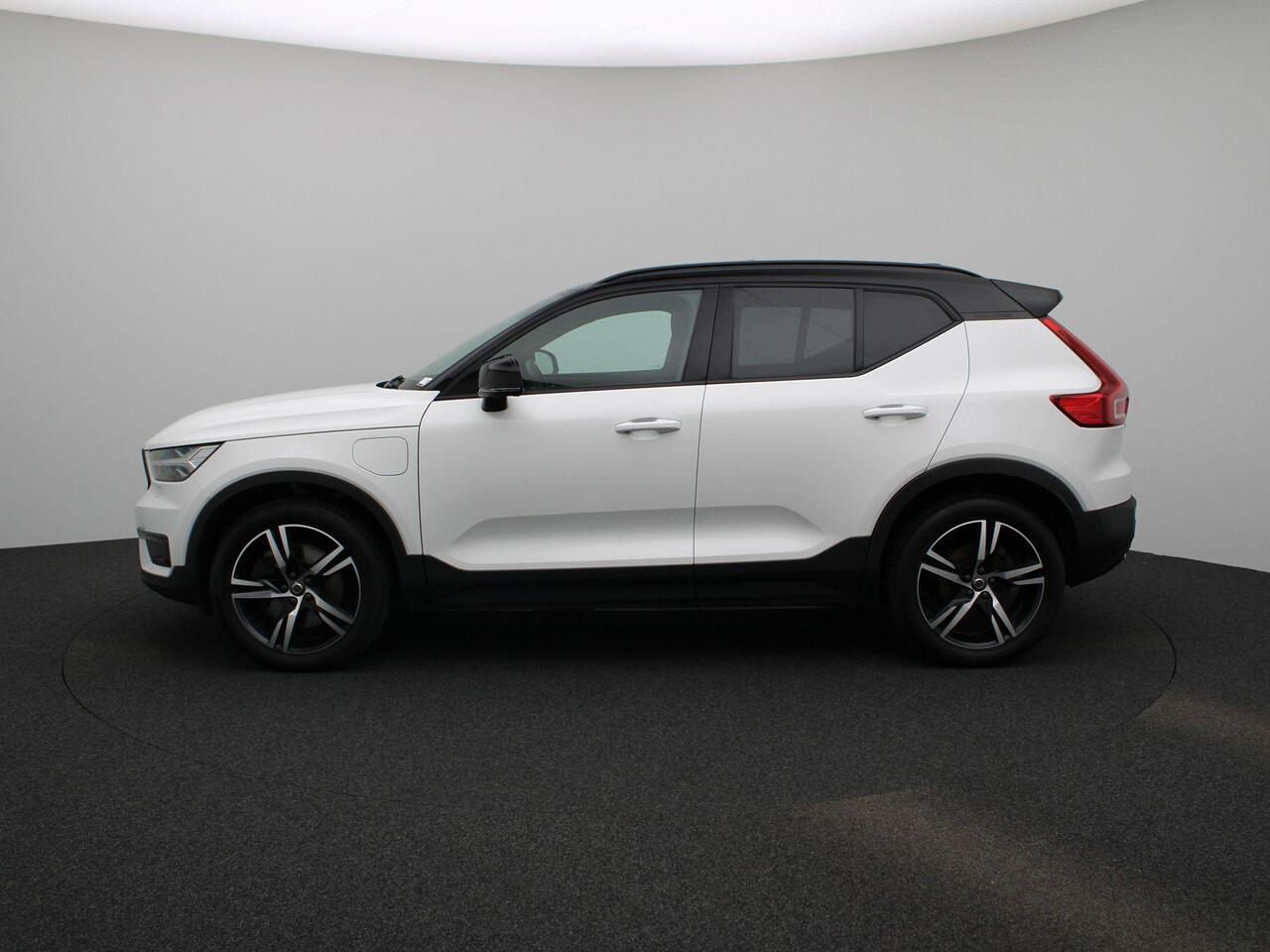 Volvo XC40 T5 Recharge R-Design | Panoramadak | Harman/Kardon | 360 camera | Memorystoelen | Alcantara |