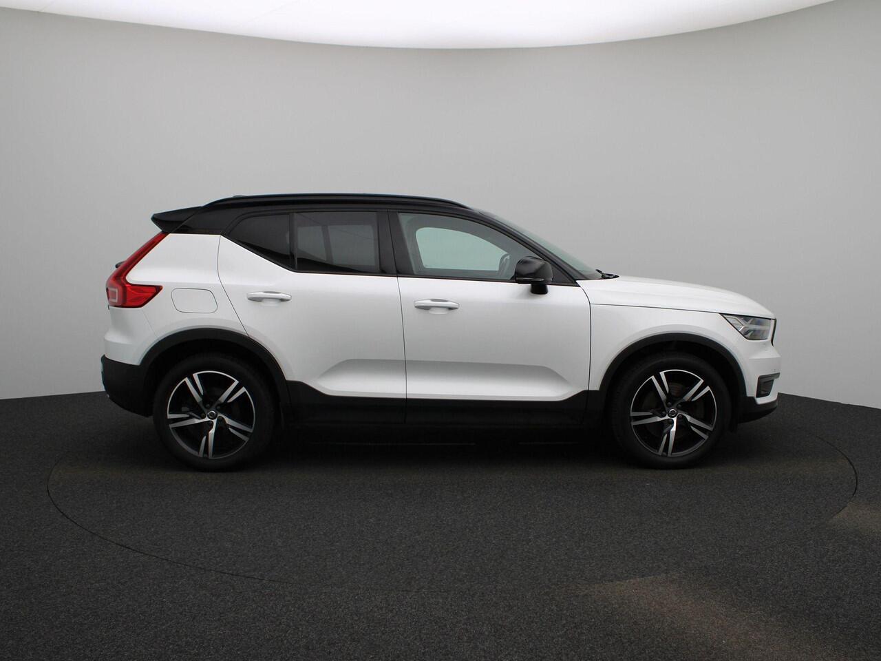 Volvo XC40 T5 Recharge R-Design | Panoramadak | Harman/Kardon | 360 camera | Memorystoelen | Alcantara |