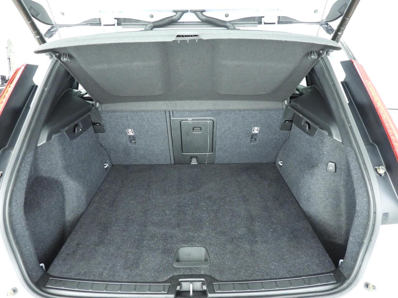 Volvo XC40 Recharge P8 AWD R-Design SoH 93,6% | Keyless | Navi | 19"