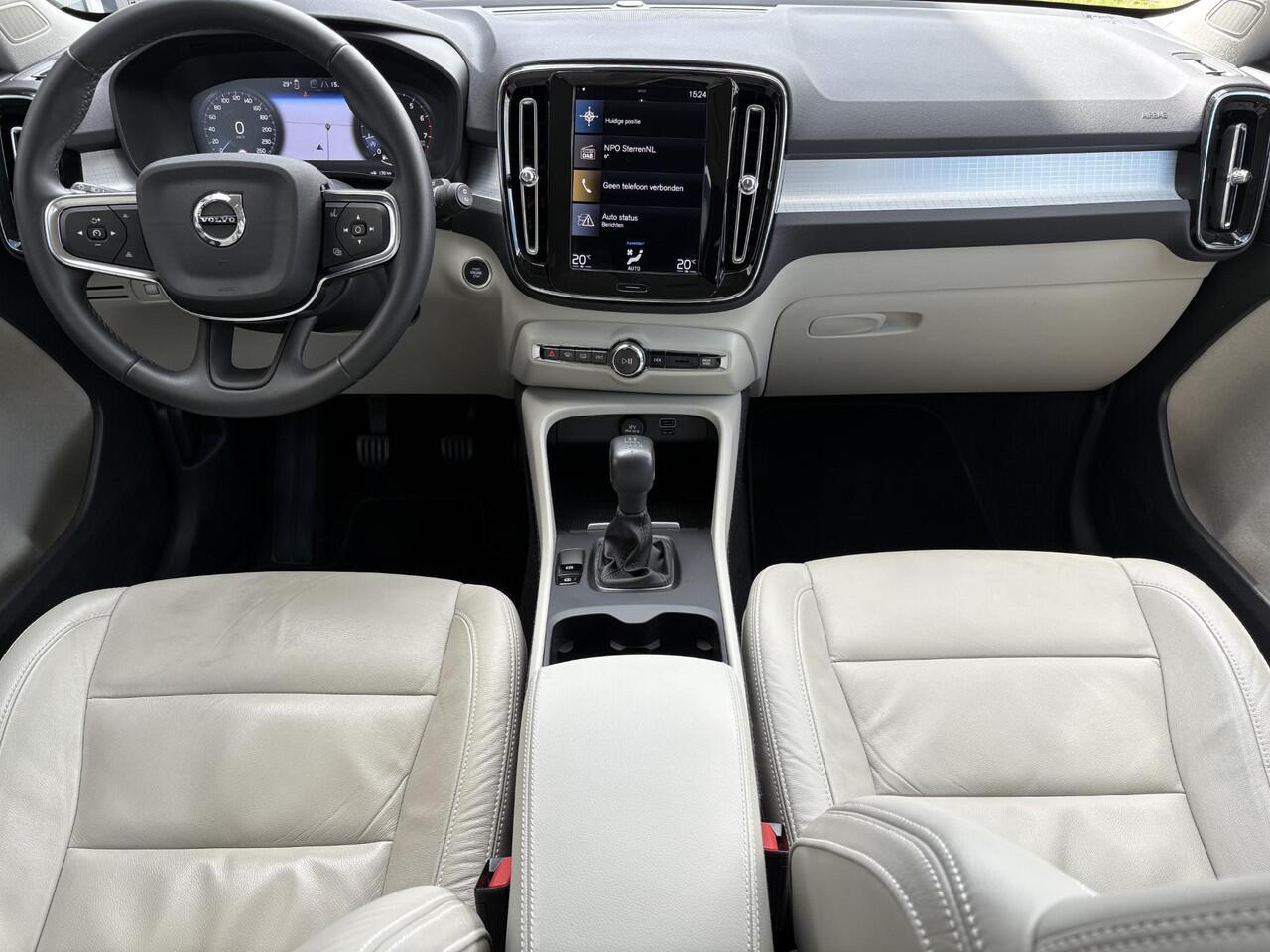 Volvo XC40 1.5 T2 Momentum Business | Leder | Keyless entry | Elektrische achterklep | Adaptieve Cruise controle | Parkeersensoren V+A |