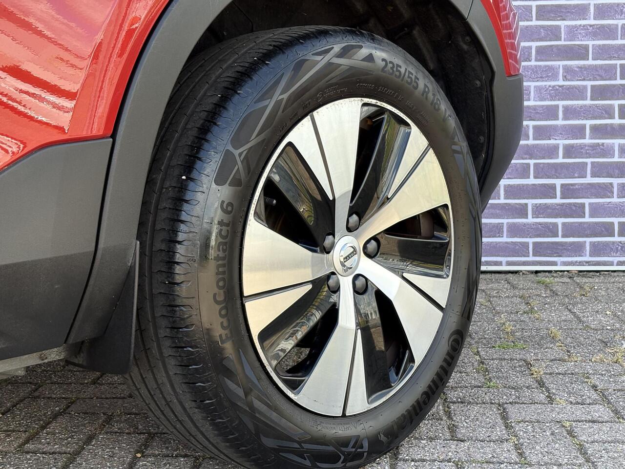 Volvo XC40 1.5 T2 Momentum Business | Leder | Keyless entry | Elektrische achterklep | Adaptieve Cruise controle | Parkeersensoren V+A |