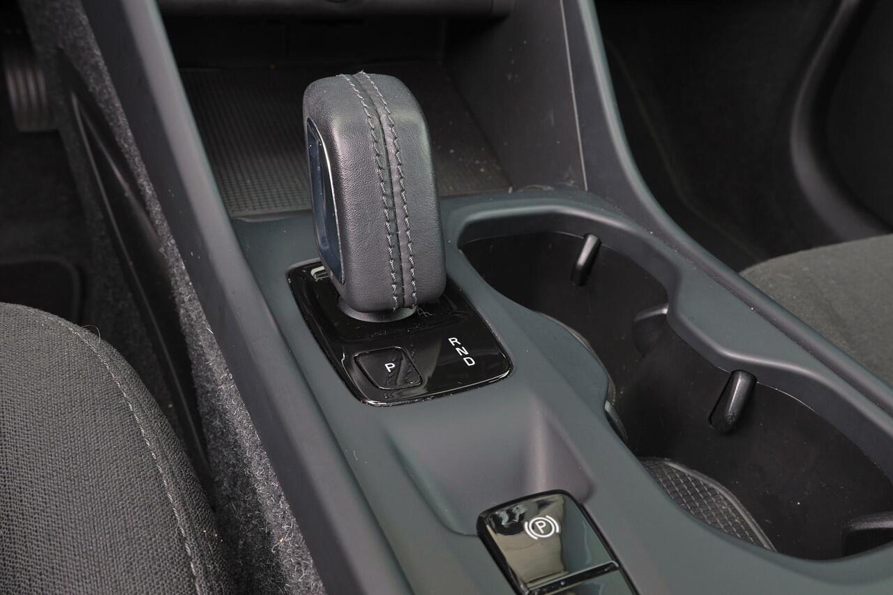 Volvo XC40 T2 Momentum Core - AUTOMAAT - LED-koplampen - Sensus navigatie - Cruise Control - Climate Control