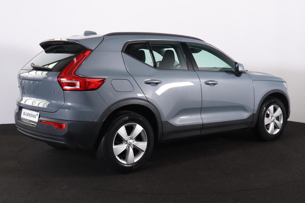 Volvo XC40 T2 Momentum Core - AUTOMAAT - LED-koplampen - Sensus navigatie - Cruise Control - Climate Control