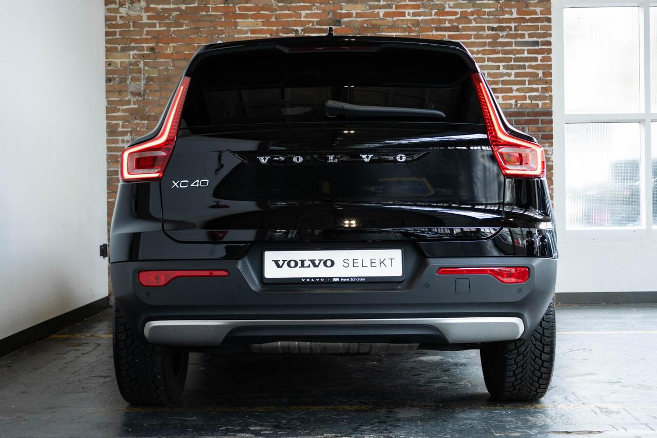 Volvo XC40 B4 Inscription | Electrische bedienbare voorstoelen | Stoelverwarming | 360° parkeercamera | Adaptive cruise control | Exterieur Stylingkit | BLIS | Volvo on Call | Parkeerverwarming | Parkeersensoren voor + achter |