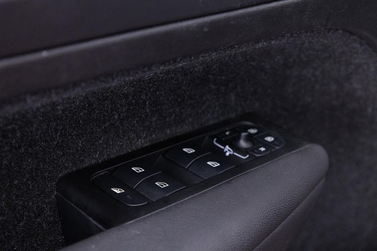 Volvo XC40 T5 Recharge R-Design | Full LED | KEYLESS | PHEV