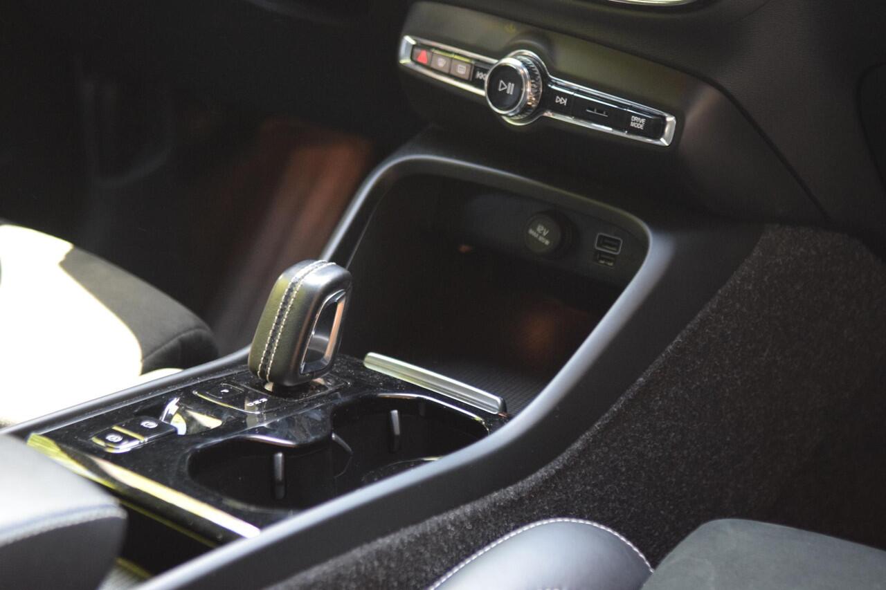 Volvo XC40 1.5 T4 Recharge R-Design met Stoelvw/Cam/Nav