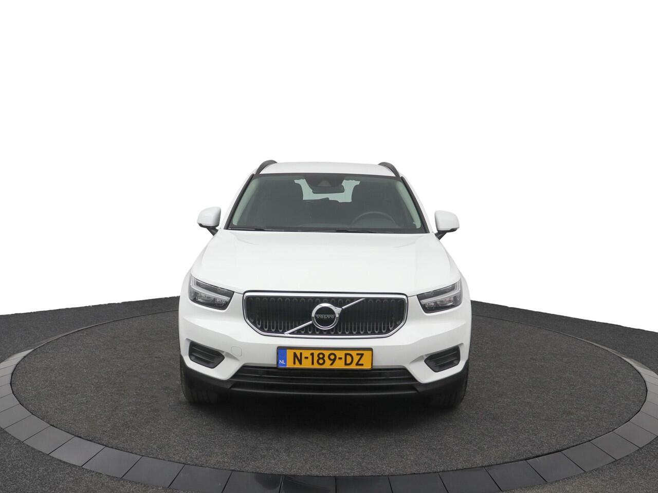 Volvo XC40 1.5 T2 Momentum Core | Navigatie | Parkeercamera