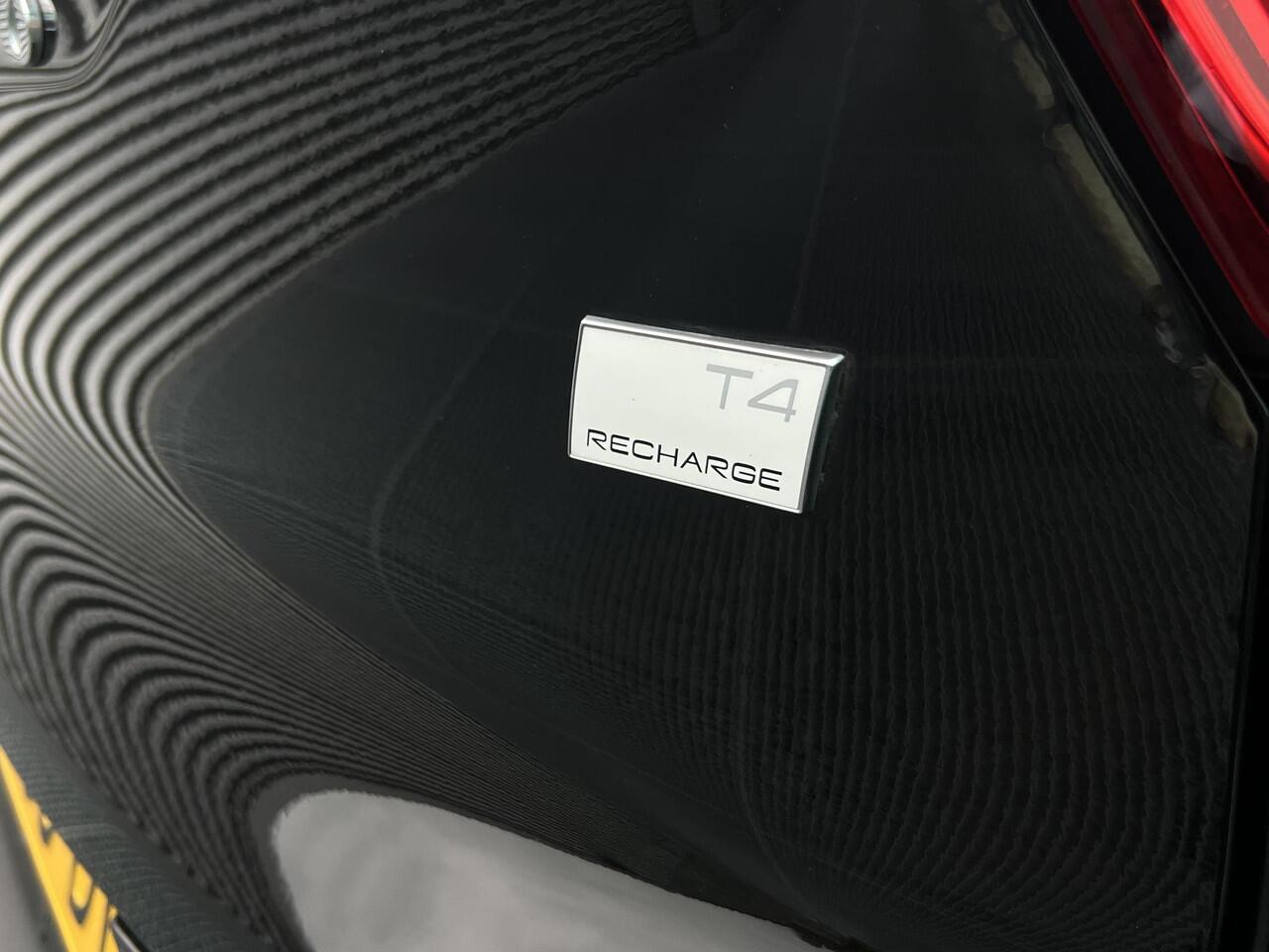 Volvo XC40 1.5 T4 Recharge R-Design Automaat, Adaptive Cruise Control, Blis, Verwarmde stoelen + Stuur, Full Led verlichting