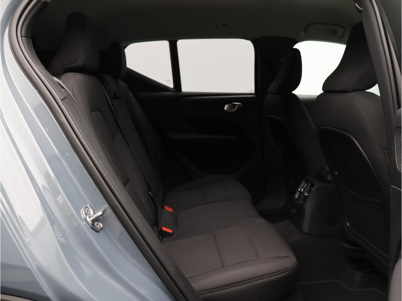 Volvo XC40 T5 Recharge R-Design / Trekhaak / Adapt. cruise / Elektr. bed. stoelen / Full led / Keyless / Stoel+stuurwielverwarming