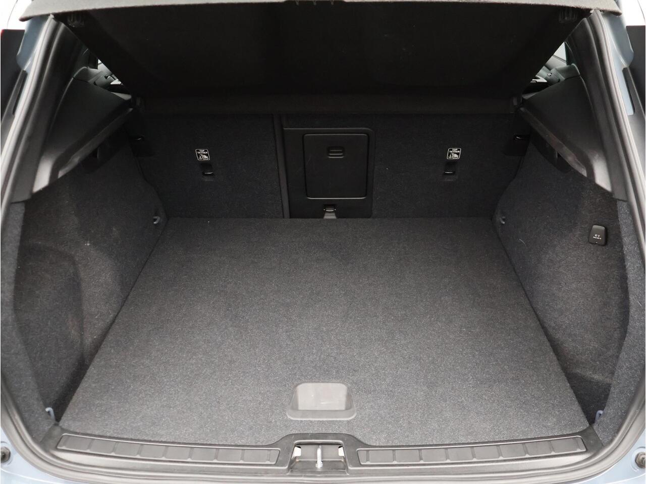 Volvo XC40 T5 Recharge R-Design / Trekhaak / Adapt. cruise / Elektr. bed. stoelen / Full led / Keyless / Stoel+stuurwielverwarming