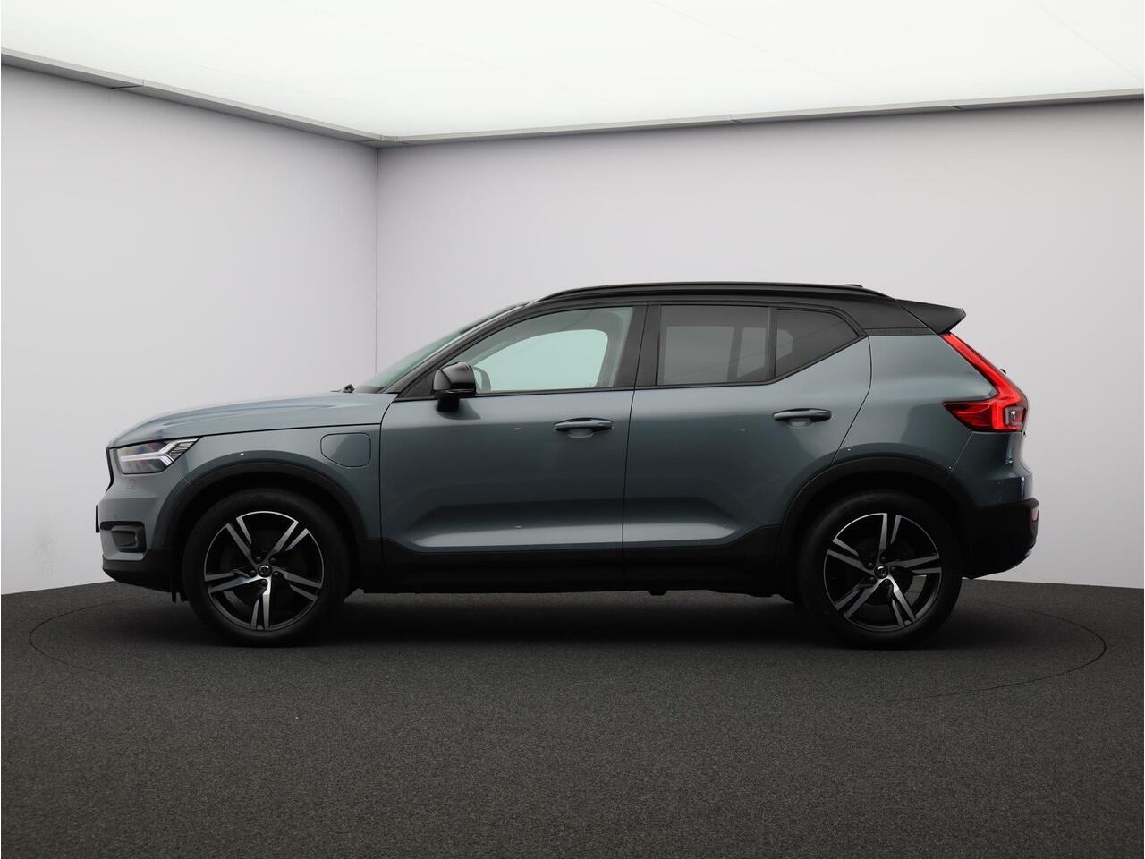 Volvo XC40 T5 Recharge R-Design / Trekhaak / Adapt. cruise / Elektr. bed. stoelen / Full led / Keyless / Stoel+stuurwielverwarming