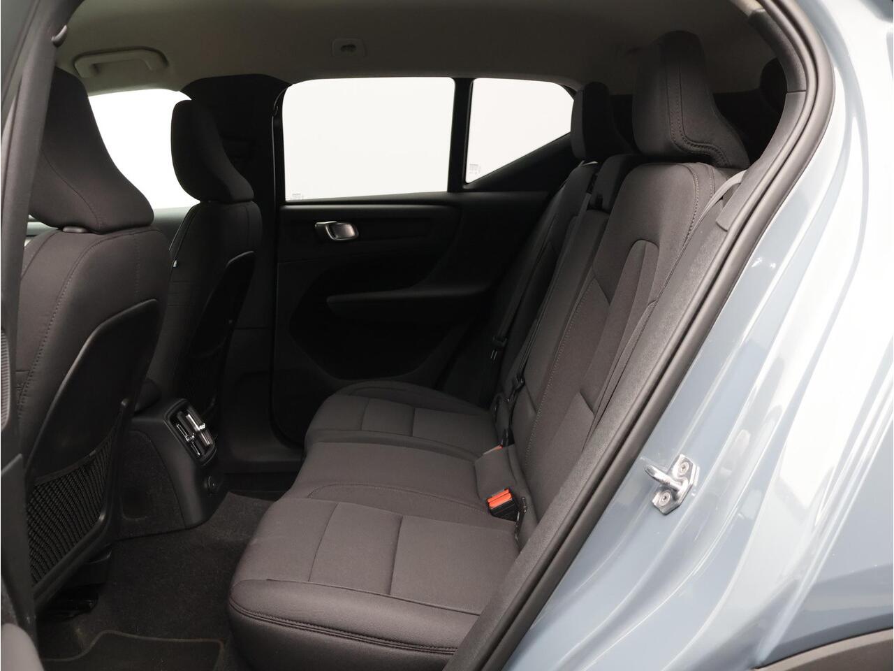 Volvo XC40 T5 Recharge R-Design / Trekhaak / Adapt. cruise / Elektr. bed. stoelen / Full led / Keyless / Stoel+stuurwielverwarming