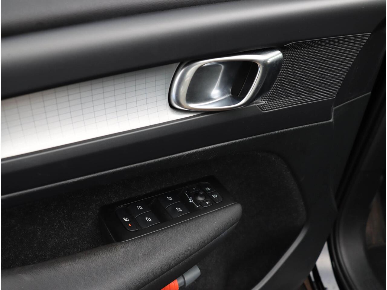 Volvo XC40 T4 Recharge Inscription Expression 211PK Stoel/stuurverwarming