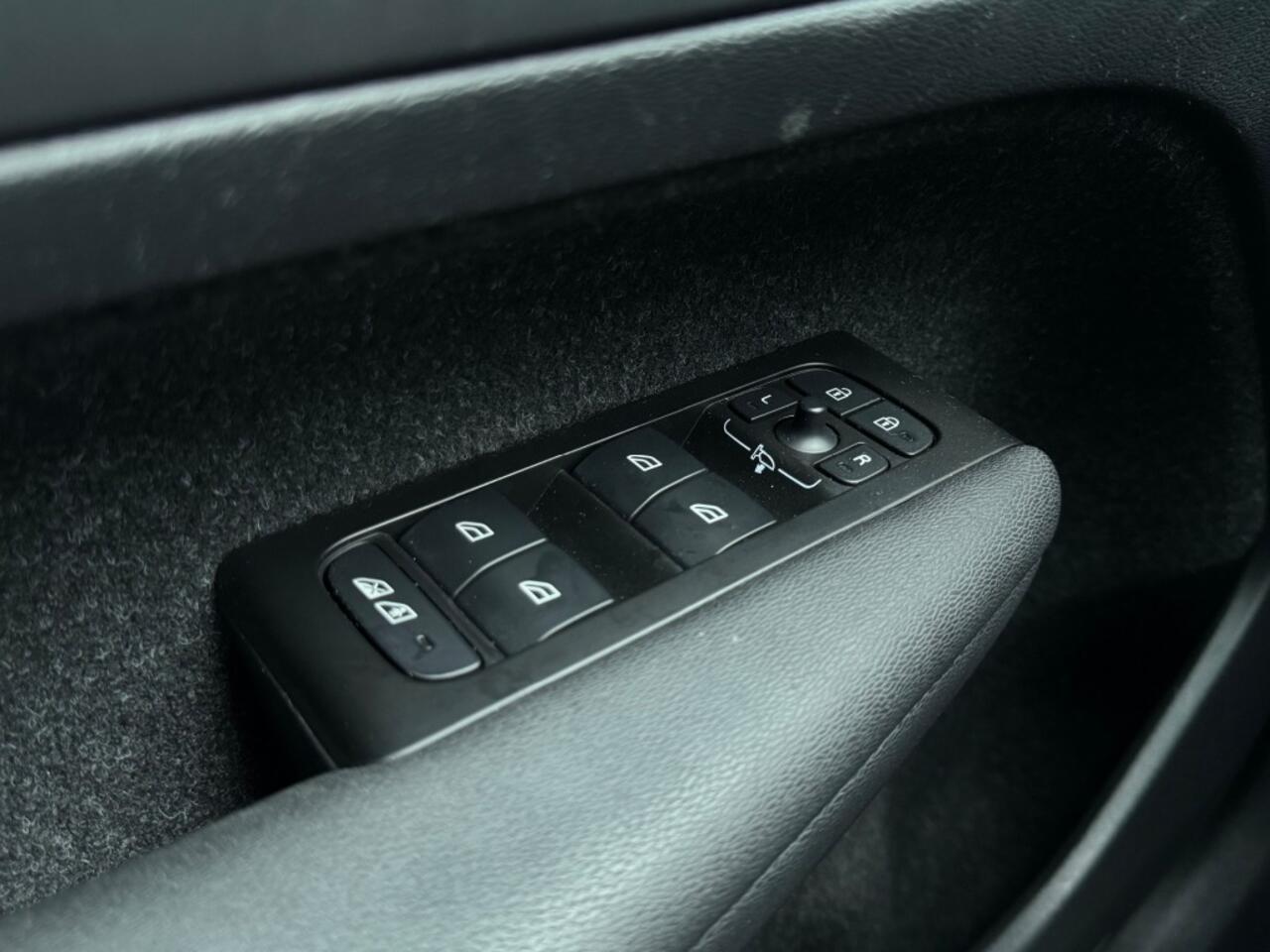 Volvo XC40 1.5 T5 Recharge Inscription - Navi - camera - electr achterklep