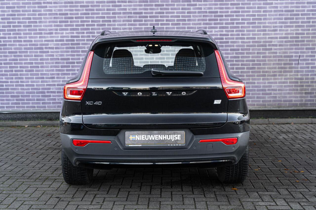 Volvo XC40 Recharge Twin Pro | Schuif-/kanteldak | Trekhaak | Stoel-/Stuurverwarming | Power Seats | Harman Kardon Audio | 360 camera | Keyless Entry | DAB |