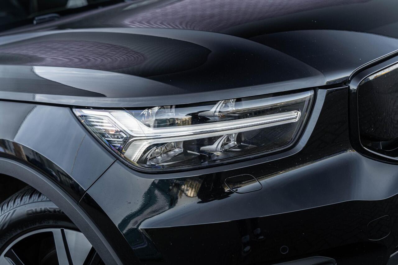 Volvo XC40 Recharge Twin Pro | Schuif-/kanteldak | Trekhaak | Stoel-/Stuurverwarming | Power Seats | Harman Kardon Audio | 360 camera | Keyless Entry | DAB |