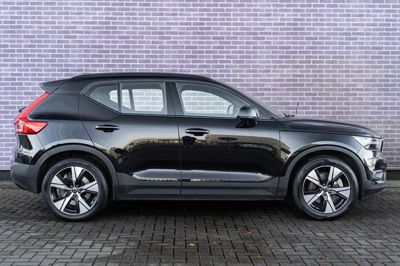 Volvo XC40 Recharge Twin Pro | Schuif-/kanteldak | Trekhaak | Stoel-/Stuurverwarming | Power Seats | Harman Kardon Audio | 360 camera | Keyless Entry | DAB |