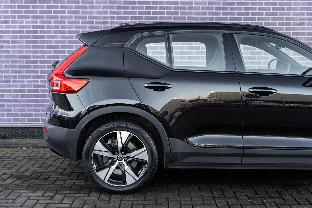 Volvo XC40 Recharge Twin Pro | Schuif-/kanteldak | Trekhaak | Stoel-/Stuurverwarming | Power Seats | Harman Kardon Audio | 360 camera | Keyless Entry | DAB |