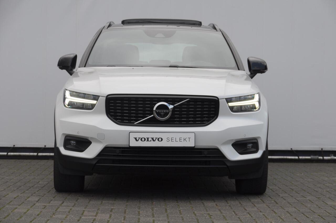 Volvo XC40 T5 262PK Automaat Recharge R-Design / BLIS / Stoel - en stuurwielverwarming / Leder met alcantara interieur / Parkeersensoren met 360 camera / Keyless entry / Elektrische stoelen met geheugen / Panoramadak / Harman kardon