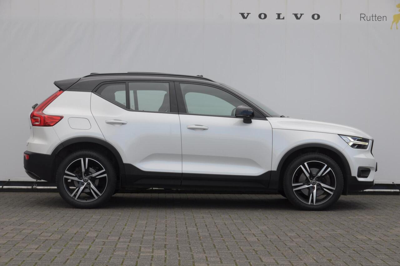 Volvo XC40 T5 262PK Automaat Recharge R-Design / BLIS / Stoel - en stuurwielverwarming / Leder met alcantara interieur / Parkeersensoren met 360 camera / Keyless entry / Elektrische stoelen met geheugen / Panoramadak / Harman kardon