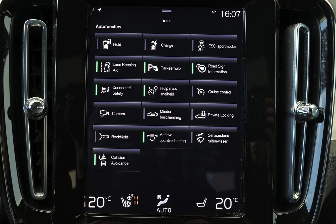 Volvo XC40 T5 Recharge Inscription - IntelliSafe Assist - Adaptieve LED koplampen - Parkeercamera achter - Verwarmde voorstoelen & stuur - Parkeersensoren voor & achter - Draadloze tel. lader - Extra getint glas - Elektr. inklapbare trekhaak - 19' LMV